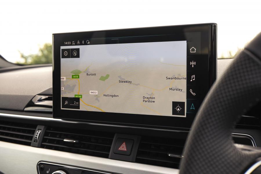Детали интерьера Audi A4 40 TFSI S-Line (B9) 2019 года  (UK) (фото 18 из 31)